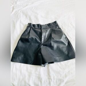 Zara women’s Black leather shorts sz XS. Like new, excellent condition.